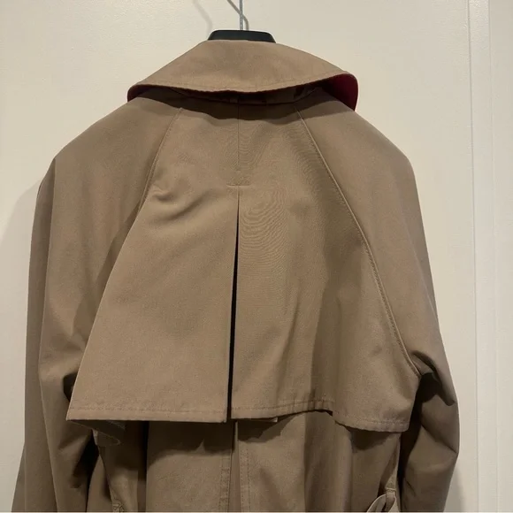 Misty Harbor Vintage Tan Trench Coat with removable liner - Picture 8 of 9
